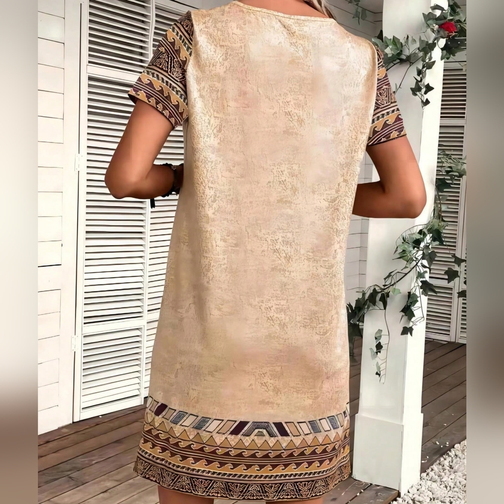 Women's Geometric Pattern Short Sleeve Dress - Picture 2 of 4